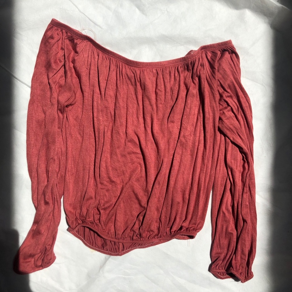 Persaya off the shoulder long sleeved scrunch top